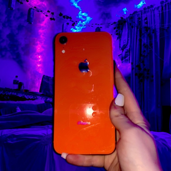 Iphones a bit damaged can easily be repaired